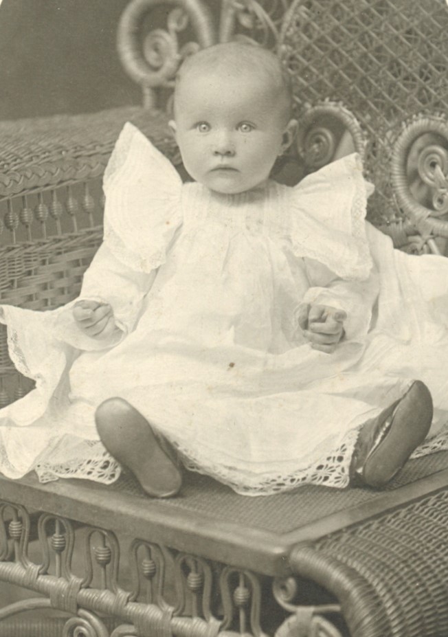 Alyda Buist - Photo, abt1905 (cropped)