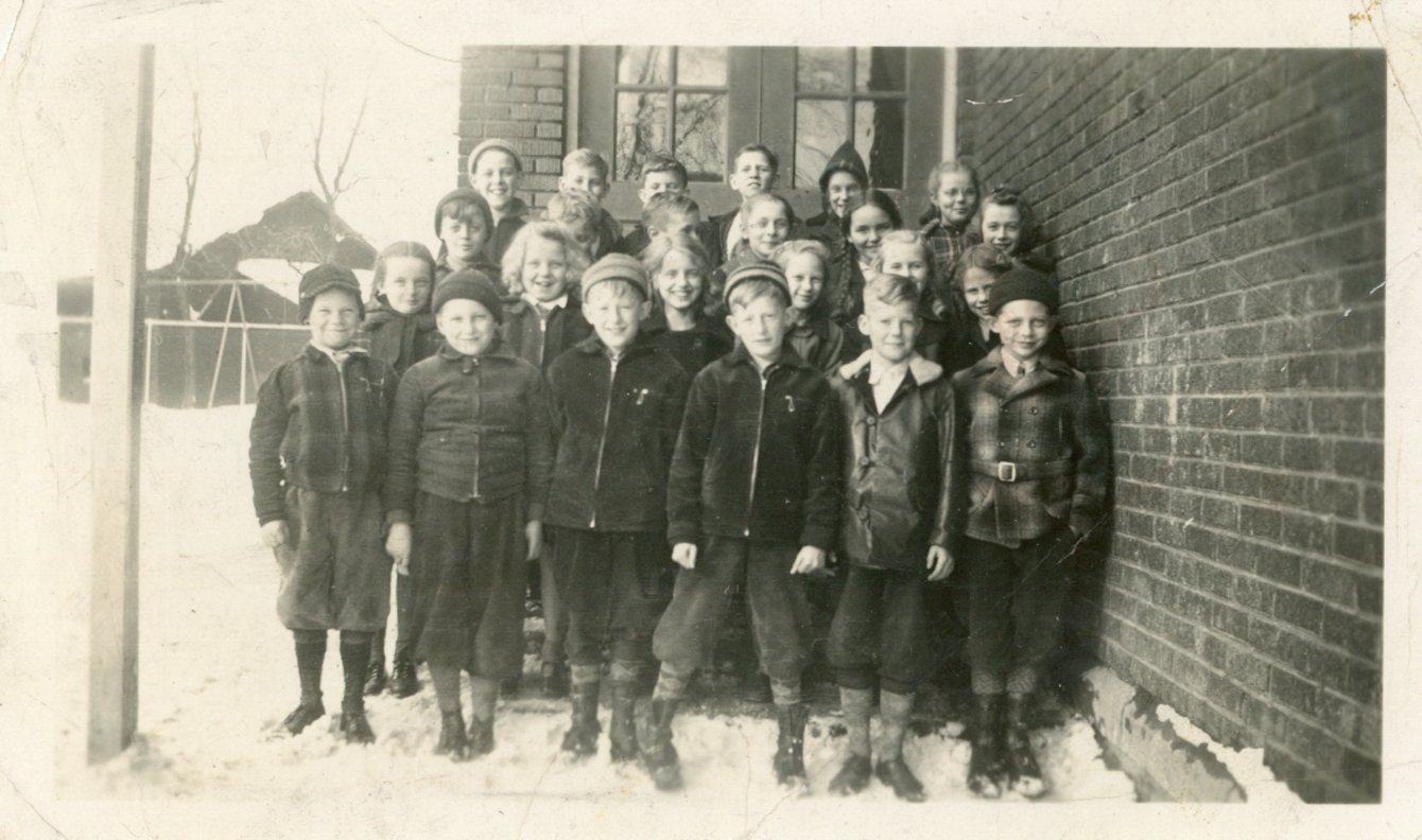 Lois DeKruyter - ™Photo, School Class, 1940 (back corner)