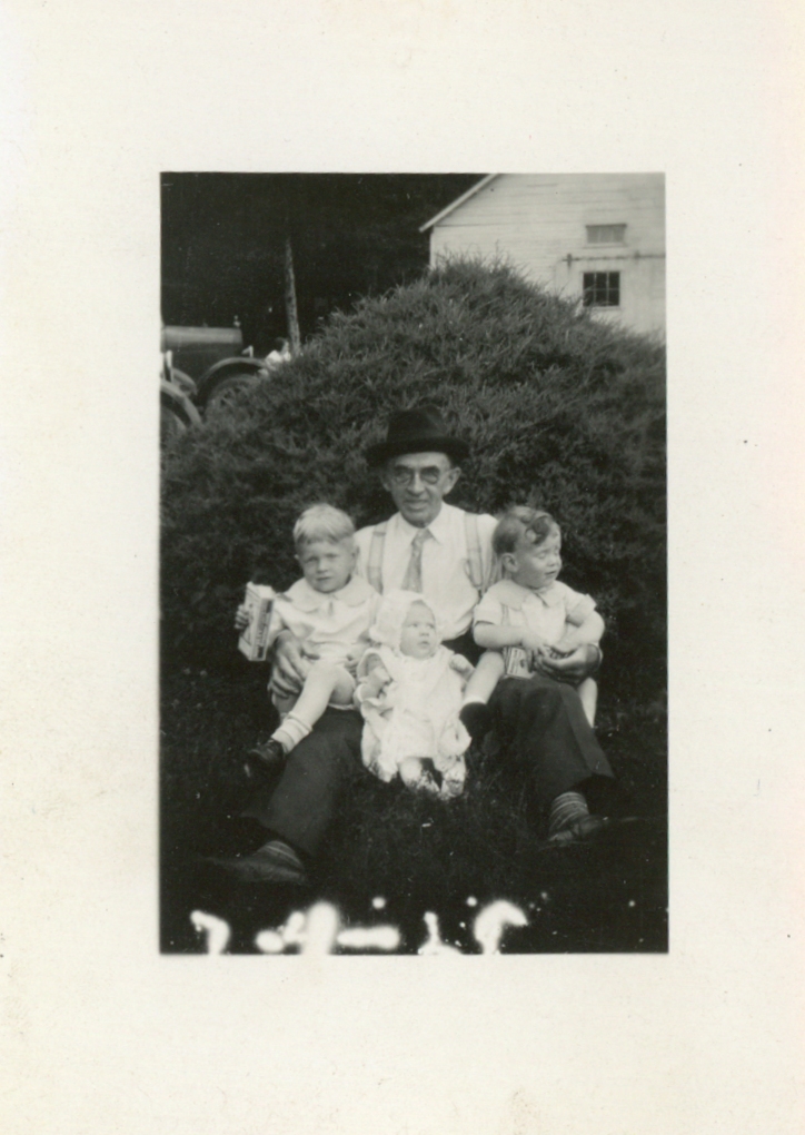 Sierd Melles 'Charles' Veenstra - ™Photo with Grandkids