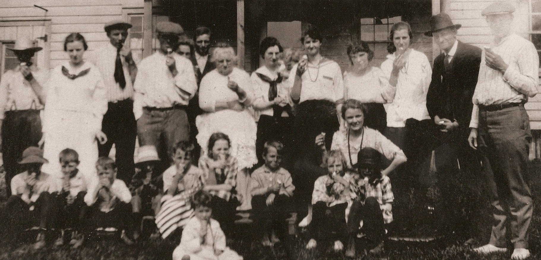 Geert & Dena Buist Family - Photo, Reunion c.1920, ancestry.com