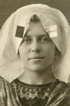 Minke 'Minnie' Veenstra - ™Photo in a Dutch Costume